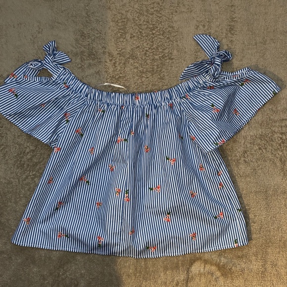 off shoulder crop - Picture 2 of 2